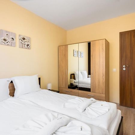 דירות סופיה Nomad Haven: 1Bd Flat With Balcony & Desk מראה חיצוני תמונה