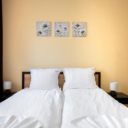 דירות סופיה Nomad Haven: 1Bd Flat With Balcony & Desk מראה חיצוני תמונה