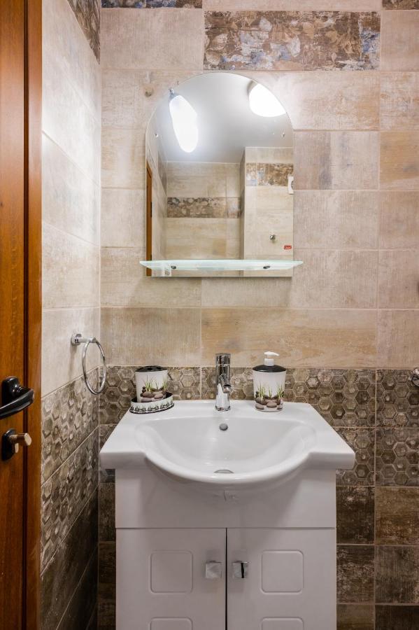 דירות סופיה Nomad Haven: 1Bd Flat With Balcony & Desk מראה חיצוני תמונה