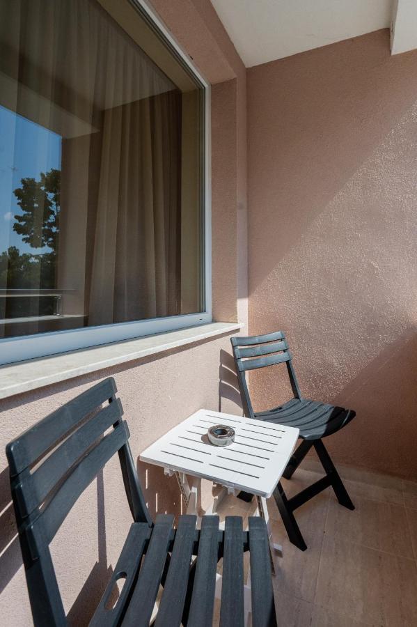 דירות סופיה Nomad Haven: 1Bd Flat With Balcony & Desk מראה חיצוני תמונה